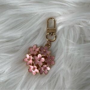 Key holder/charm in enamel pink flower clusters